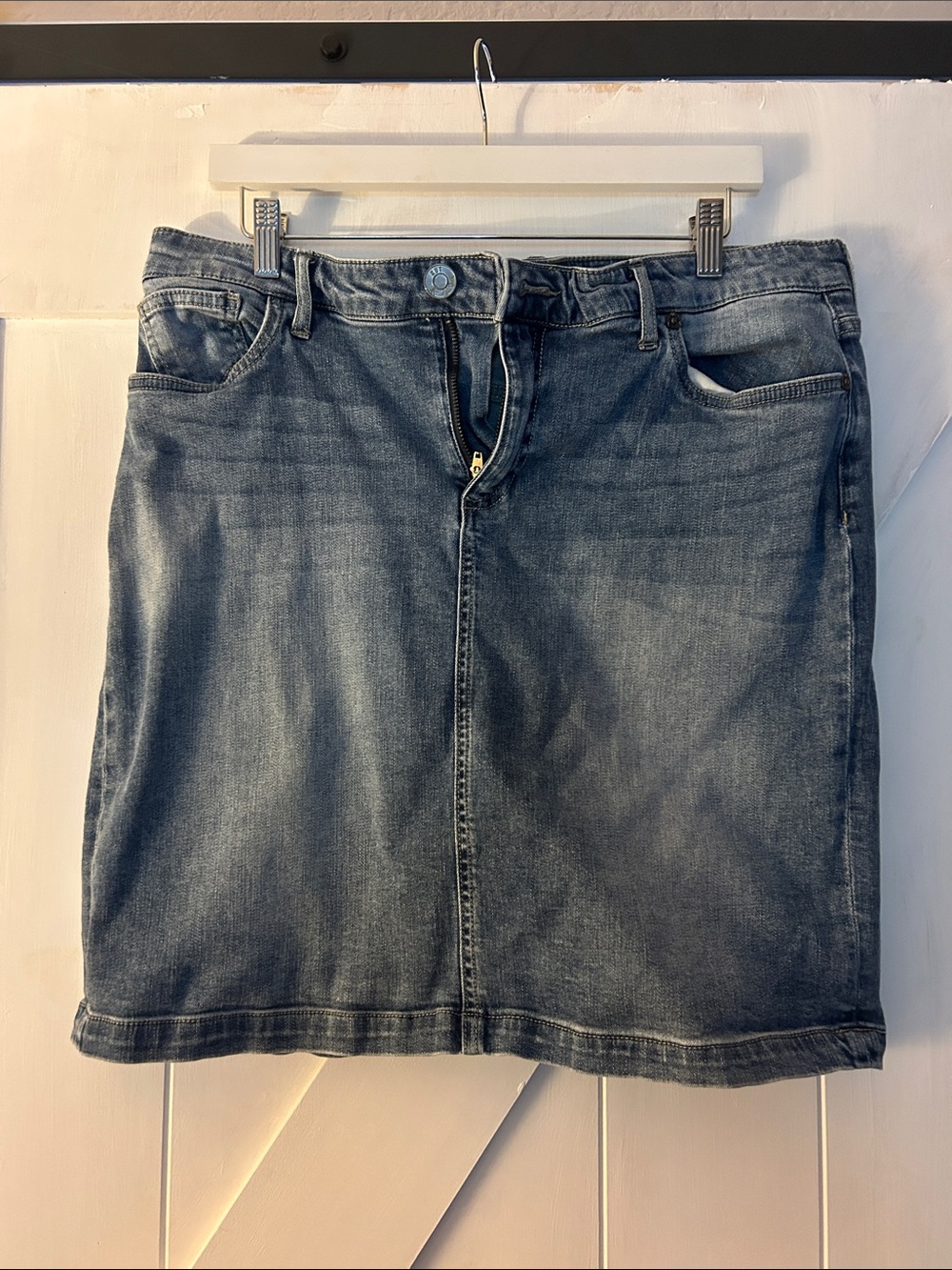 Kut from the Kloth Faded Blue Denim Mini Skirt